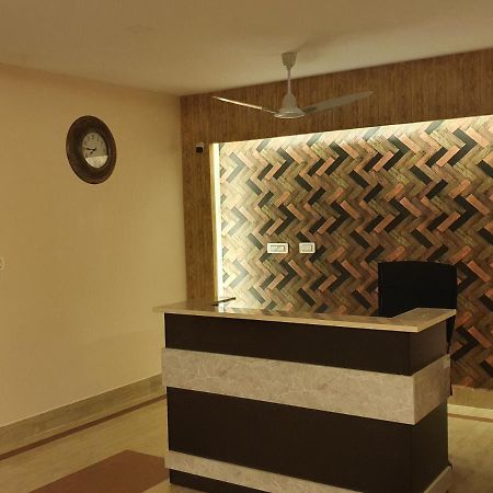ホテルSri Lakshmi Palace A/C Suluru エクステリア 写真