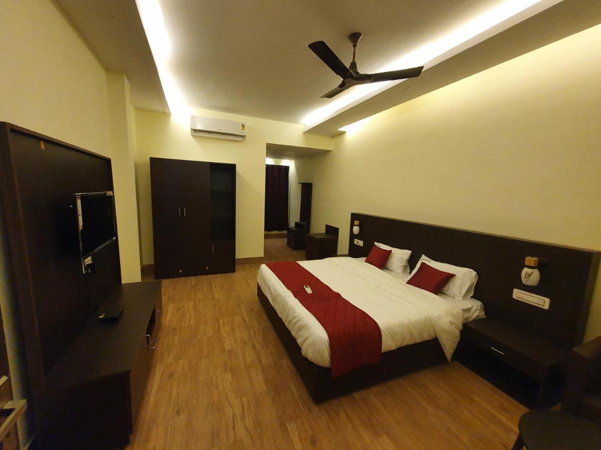 ホテルSri Lakshmi Palace A/C Suluru エクステリア 写真