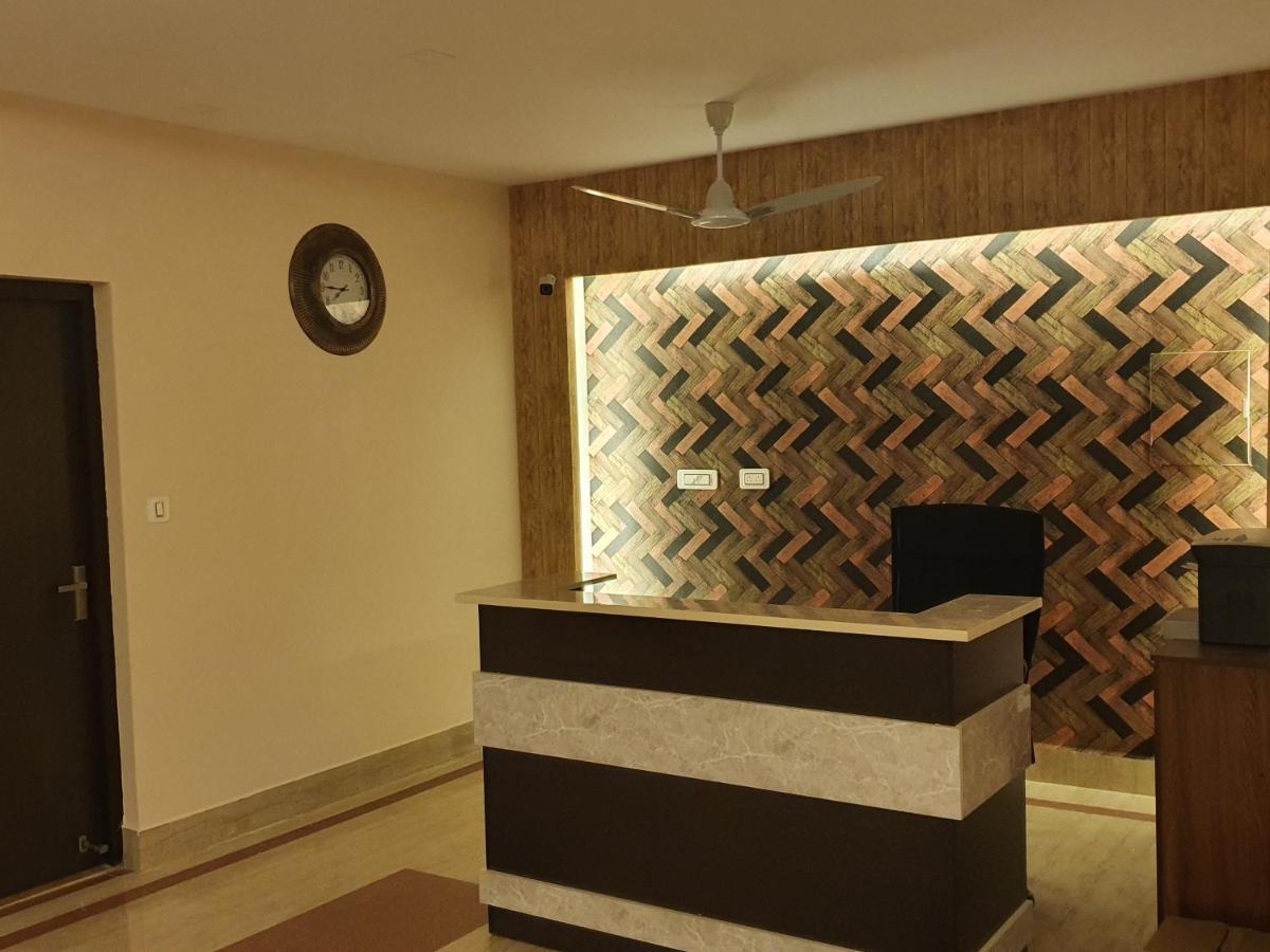 ホテルSri Lakshmi Palace A/C Suluru エクステリア 写真