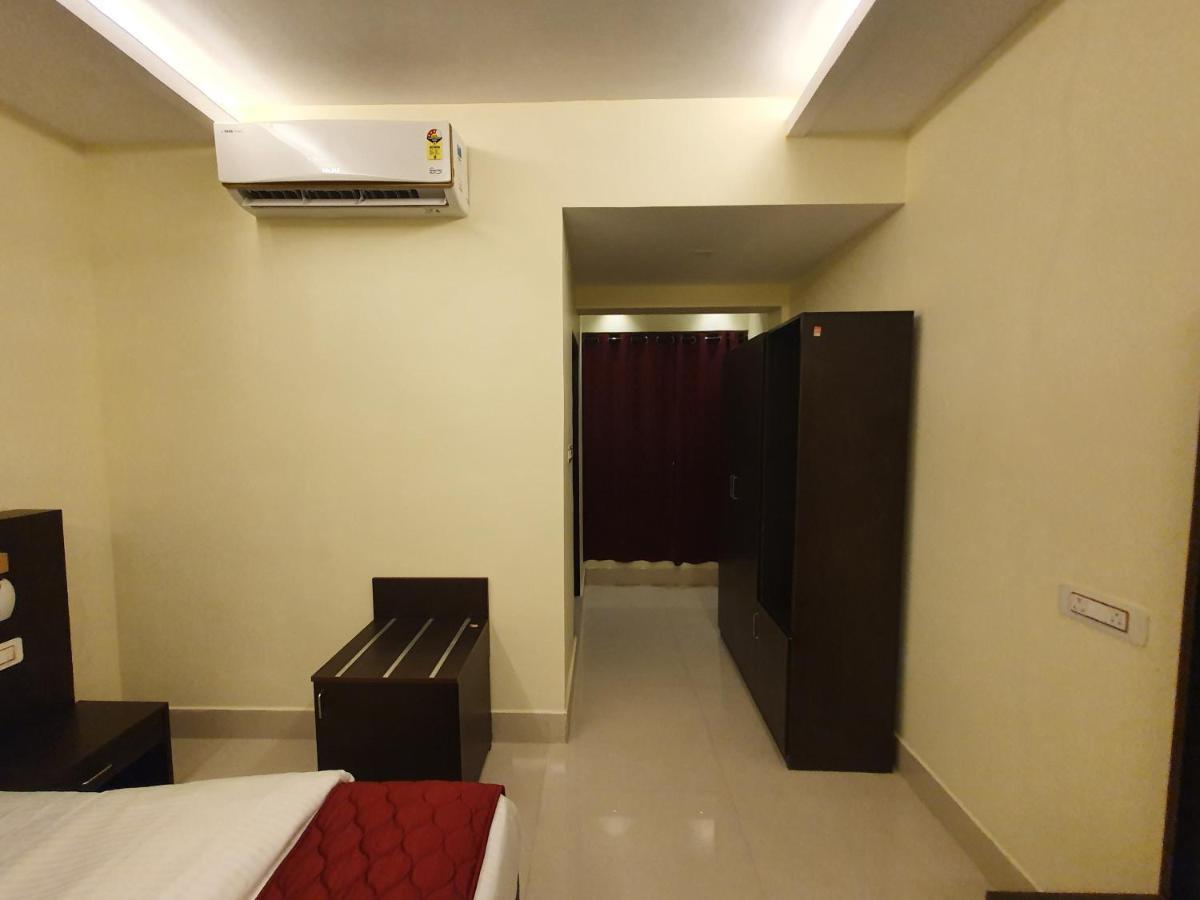 ホテルSri Lakshmi Palace A/C Suluru エクステリア 写真