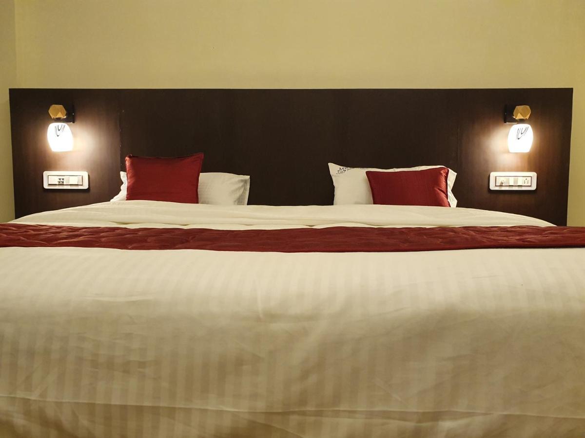 ホテルSri Lakshmi Palace A/C Suluru エクステリア 写真
