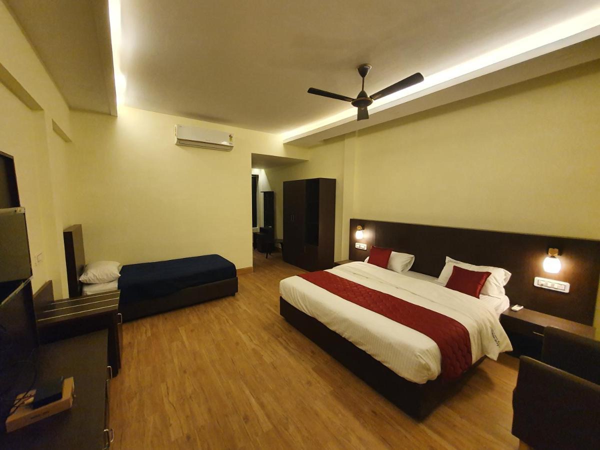 ホテルSri Lakshmi Palace A/C Suluru エクステリア 写真