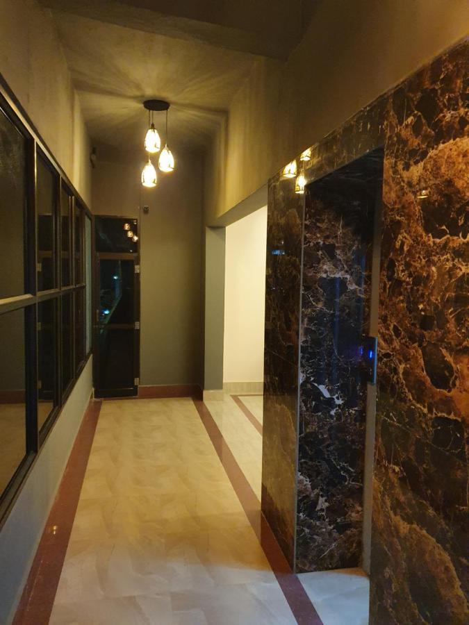 ホテルSri Lakshmi Palace A/C Suluru エクステリア 写真