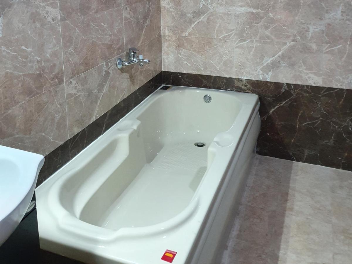 ホテルSri Lakshmi Palace A/C Suluru エクステリア 写真